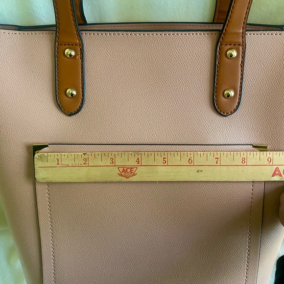 Faux Leather zip top tote, blush pink w/tan undertones, brown trim Gold hardware - Picture 9 of 12